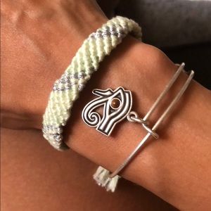 Handmade Showurbest bracelet 💚